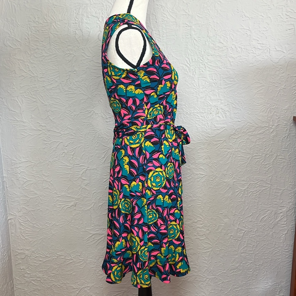 Leota The Perfect Wrap Midi Dress in Marche Fleur - Picture 4 of 13